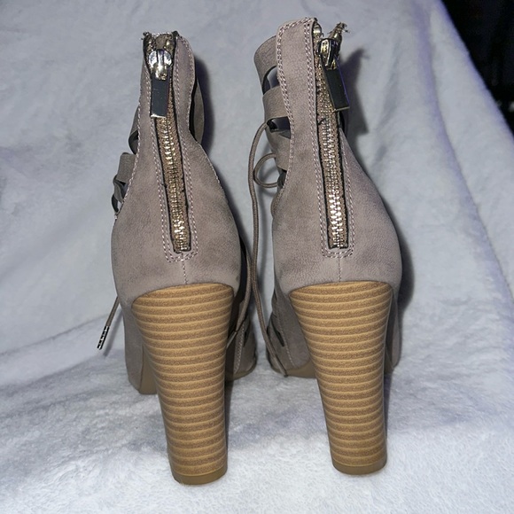 Call it Spring Gray Block 3.5 Heels size 11 - Picture 4 of 5